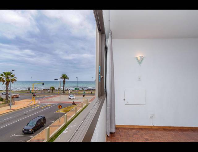 0.5 BEDROOM APARTMENT SOLD IN MOUILLE POINT